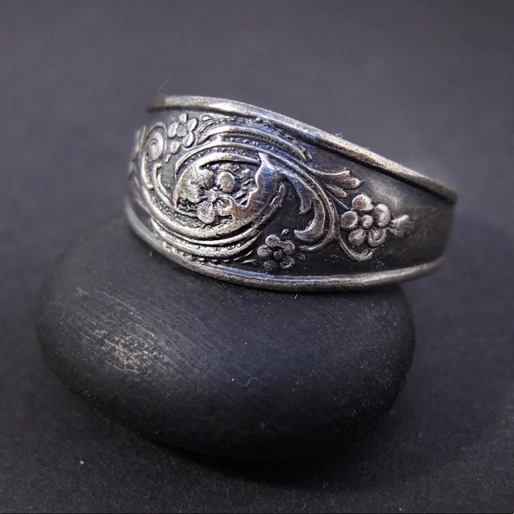 Vintage Silver Folk Floral Engraved Band Ring Dark Floral - Picture 3 of 5